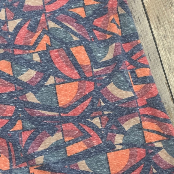 ♦️2/$30 LuLaRoe Classic T - Picture 2 of 7